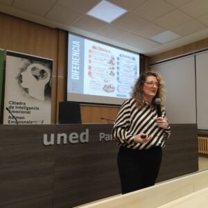 Uned-Infancia bien tratada, adolescencia bien encaminada. 4 Uned-conferencia-LeticiaGarcés