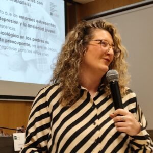 Uned-Infancia bien tratada, adolescencia bien encaminada. 2 Uned-conferencia-LeticiaGarcés